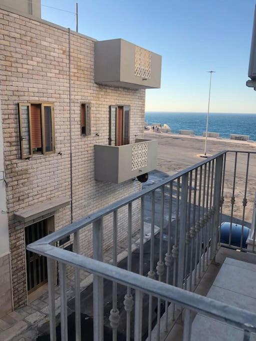 ポリニャーノ・ア・マーレLa Casa Di Gio Con Terrazzino Panoramicoアパートメント エクステリア 写真